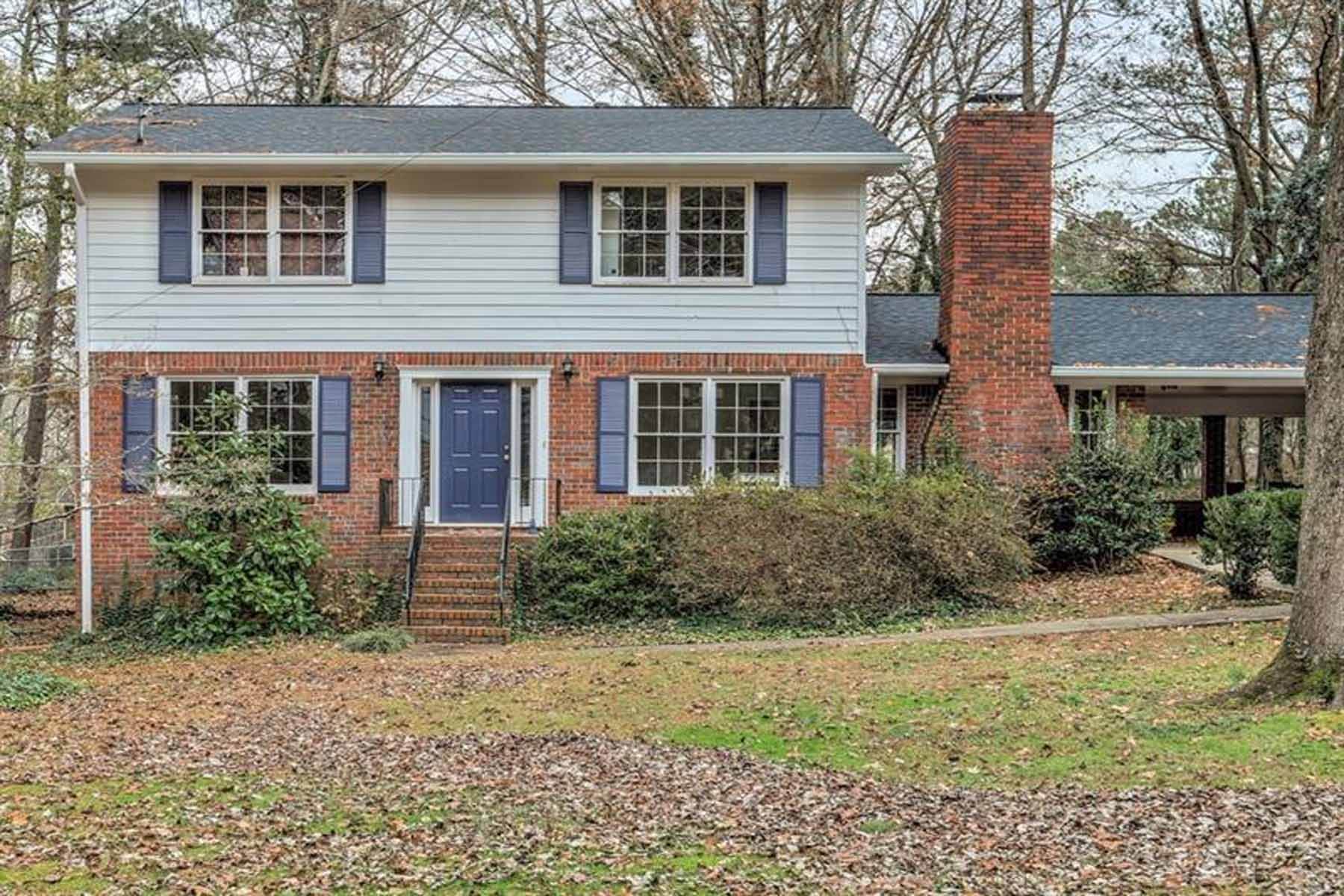 Single Family Homes at Charming Home on Quiet Cul-de-sac 3274 Carriage Way Marietta, ジョージア 30062 アメリカ