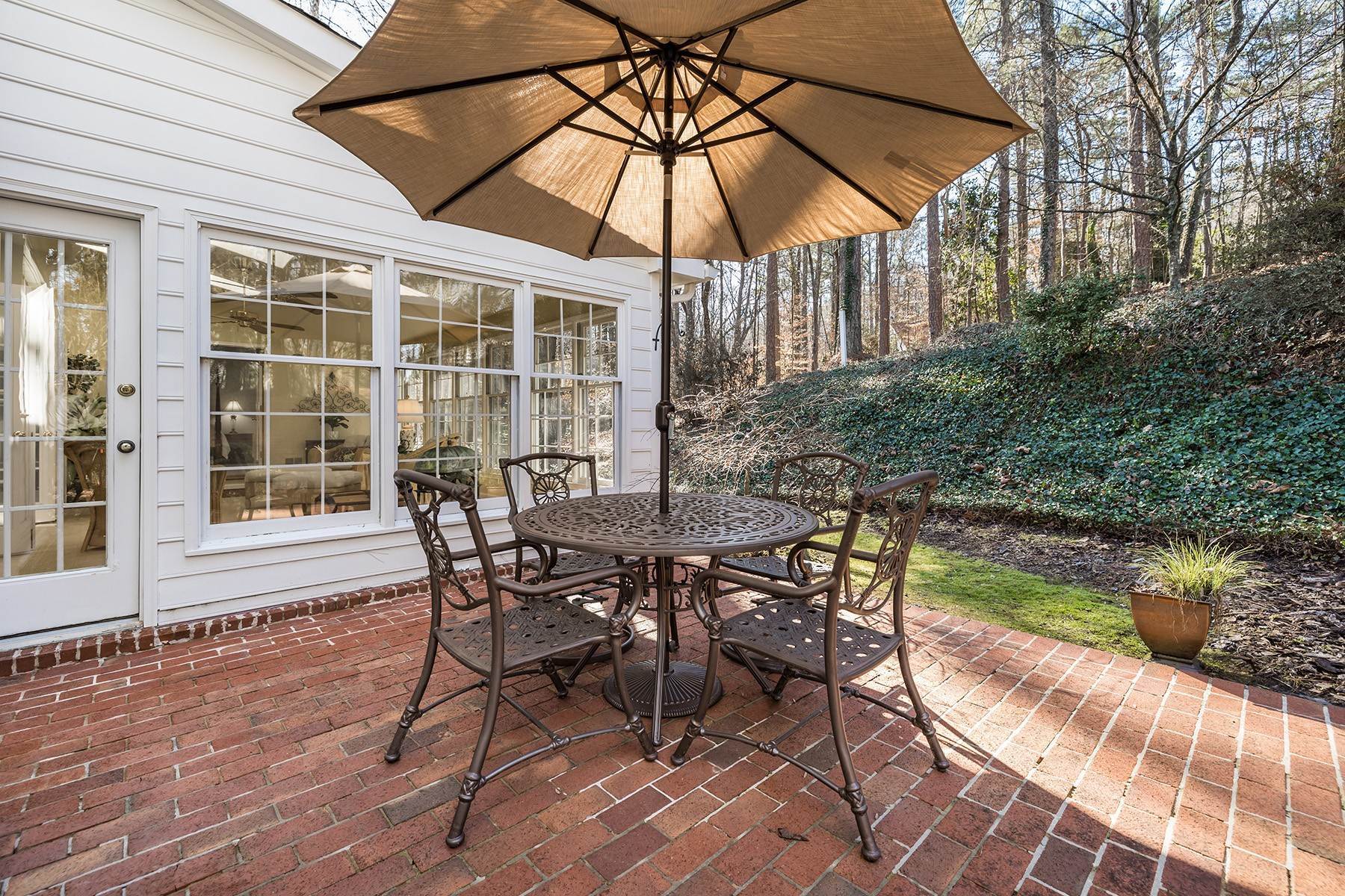 43. Single Family Homes for Sale at Classic Brick Sandy Springs Executive Home on 1.206 Acres 895 Waddington Court Sandy Springs, Georgia 30350 United States