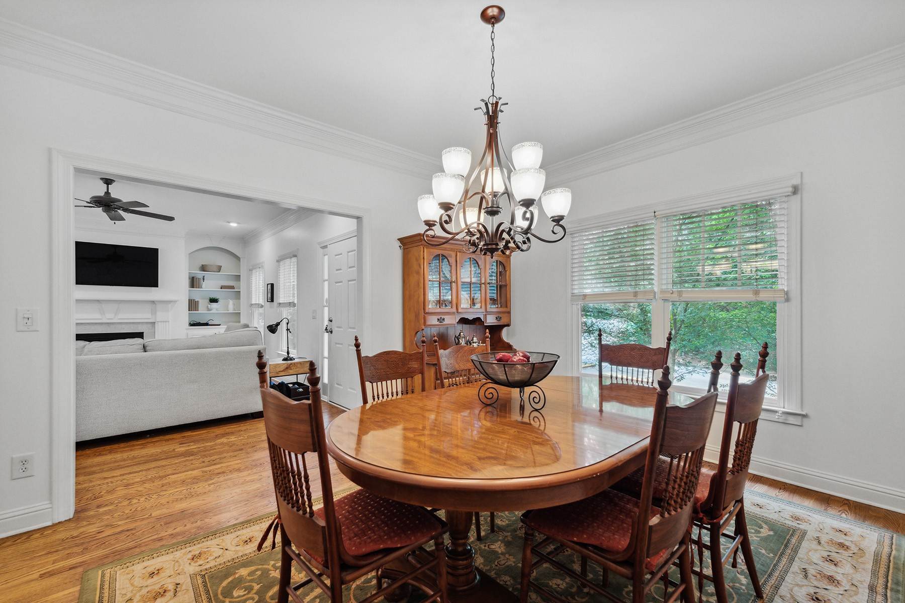 8. Single Family Homes for Sale at Gorgeous, Updated Gem with a Million-Dollar Kitchen in Morningside 1341 Edmund Park Drive Ne Atlanta, Georgia 30306 United States