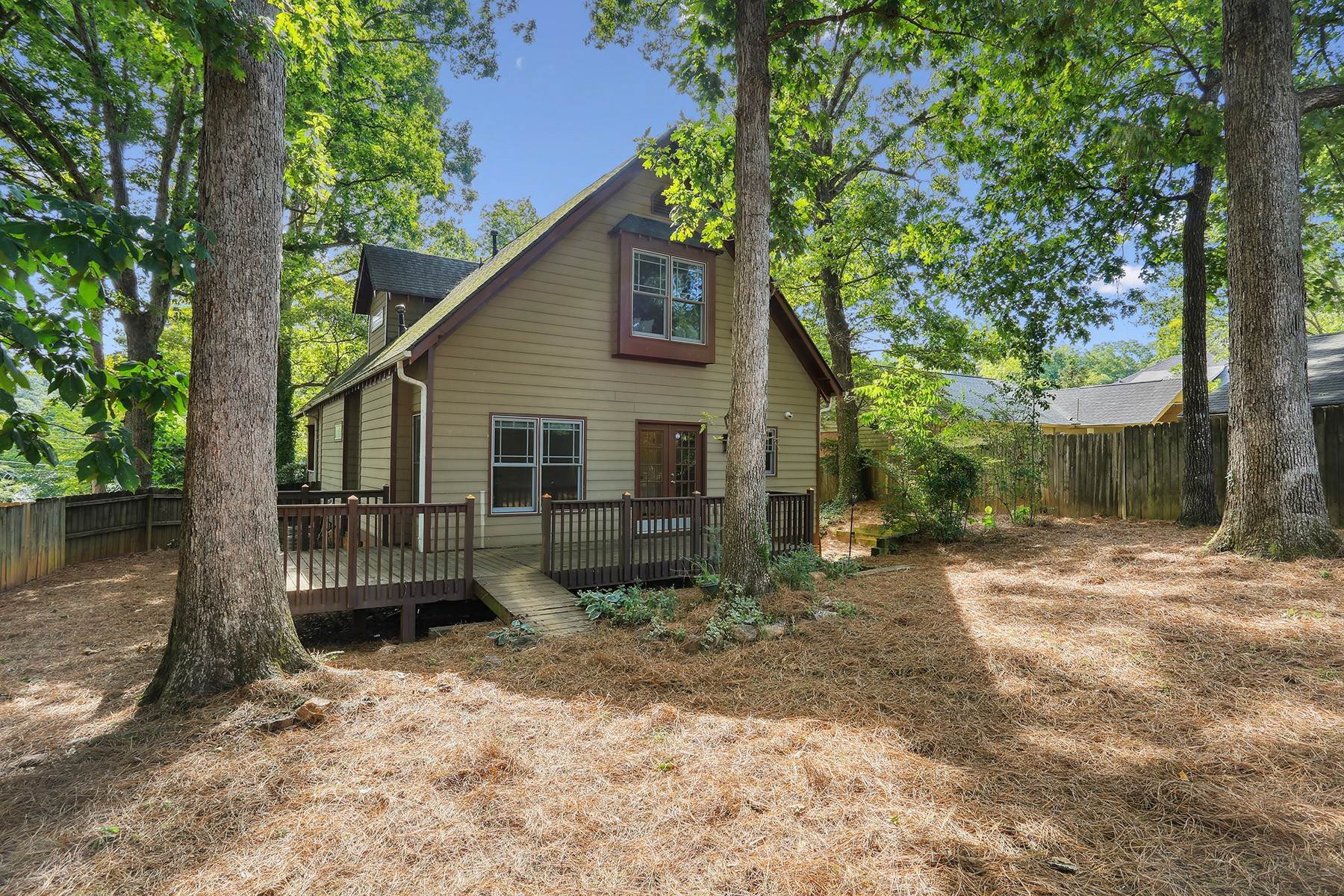 26. Single Family Homes for Sale at Adorable Craftsman in Belvedere Park in Decatur 1323 Peachcrest Road Decatur, Georgia 30032 United States